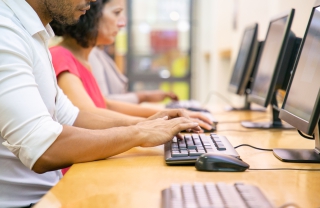 Imagem contendo informação sobre concurso.